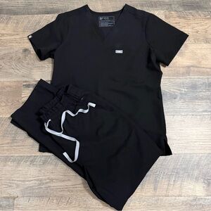 FIGS Classic Black Scrub set